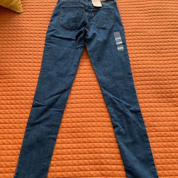 Women's Levis:  SHAPING SKINNY NWT - Picture 2 of 5